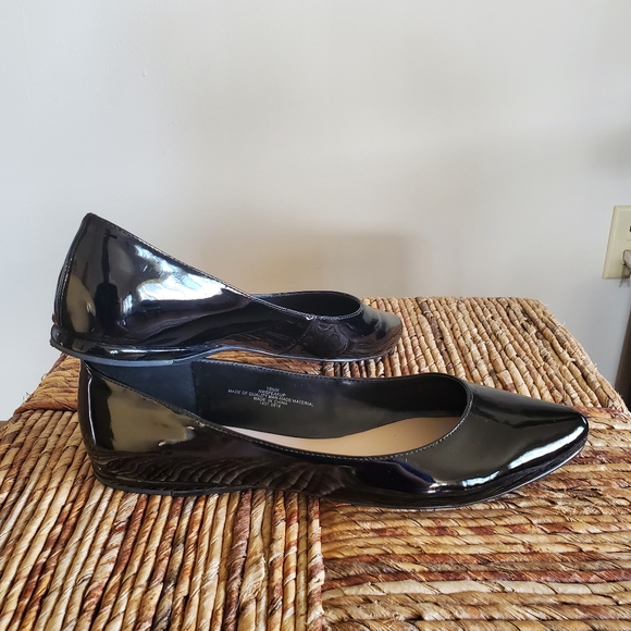 EUC Nine West Patent Flats 10.5 - Picture 2 of 5